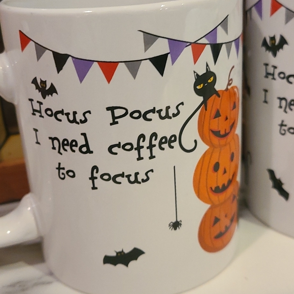 Pair of Hocus Pocus Halloween mugs - Picture 3 of 4